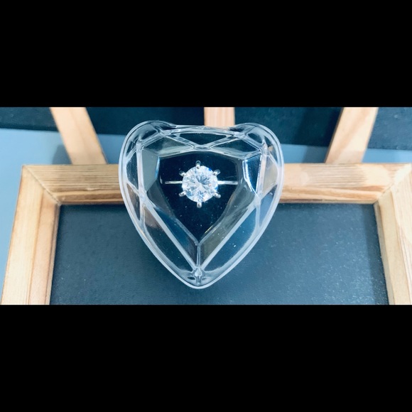 Women’s Wedding // Anniversary // Engagement Style - Fashion Ring Size 8.5 - Picture 1 of 5